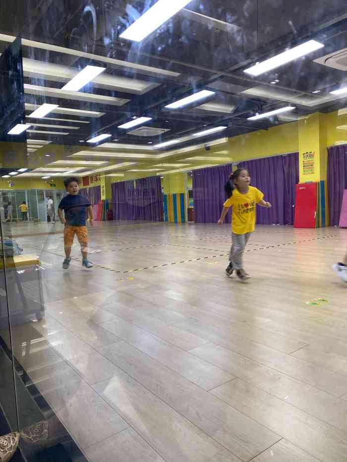 跃动运动馆(静安校区)-"教室满宽敞明亮,老师教双飞娃很喜欢,80.