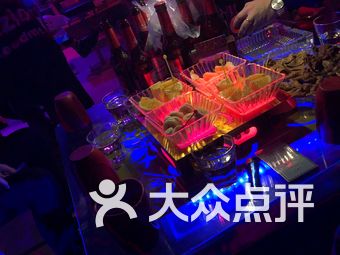 成都蜂王酒吧人均消费_蜂王酒吧