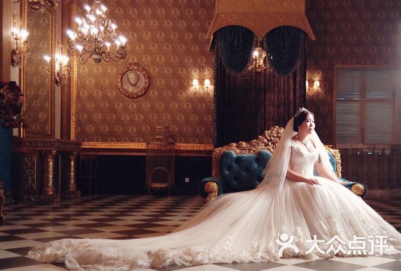 蒙娜丽莎婚纱摄影(草场地店)