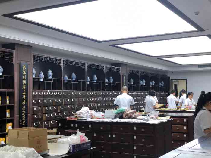 延生堂(雪山店"99新馆装修,首先环境很大很气派.也没.