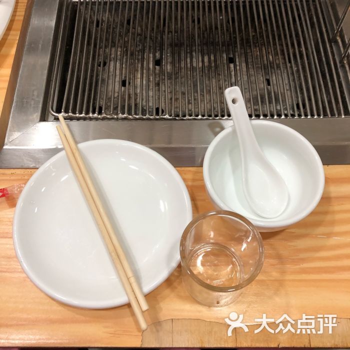 小胖烧烤餐具摆设图片 第6张