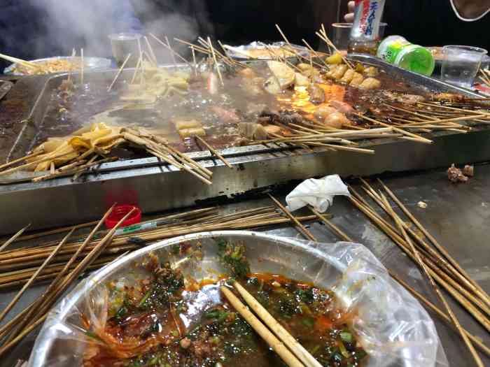 地摊麻辣烫(宋庄路店"吃的不是口味,是情怀!这几年北京变化太大.