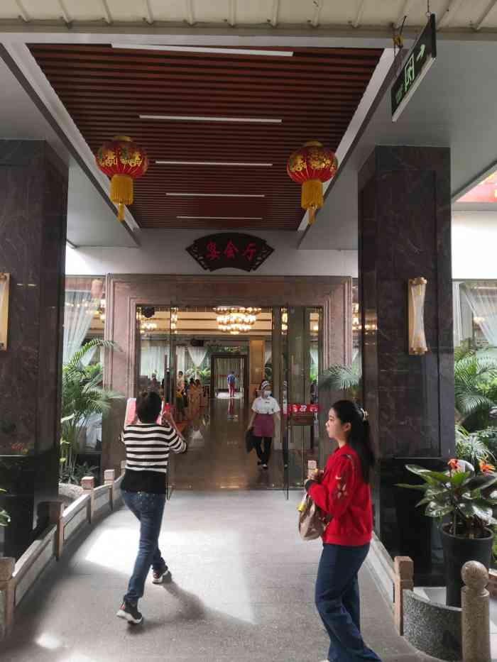华丽宫大酒楼-"华丽宫是老字号了,周末等位超级久的,午市.