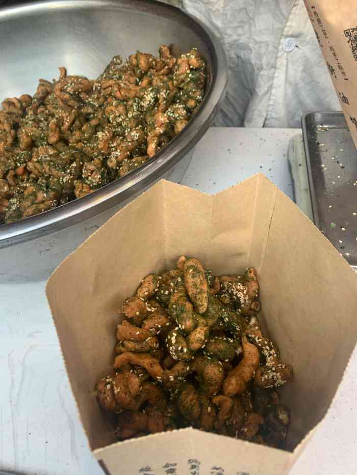 皇品赞贡品油赞子(惠山古镇店"店开在惠山古镇进门不远的牌坊那里