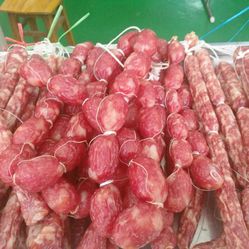 加工香肠店铺附近 VU4nZSR-OlN6JBLRqijF-SfUlQFErZbVYVjYA20sUS8eXNncvMiXbuED7x1tXqN4F5u7J_jS4MuCaeLAHD0KTg.jpg