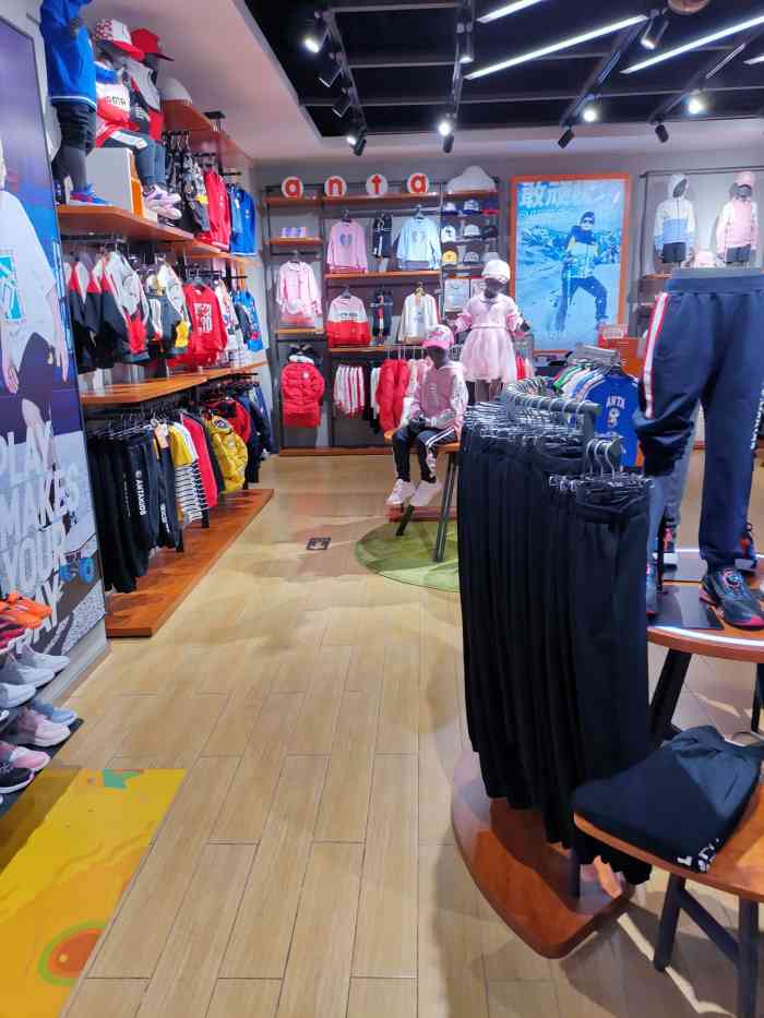 安踏(重庆泽科星泽汇店)-"这家安踏店铺位于泽科一楼.