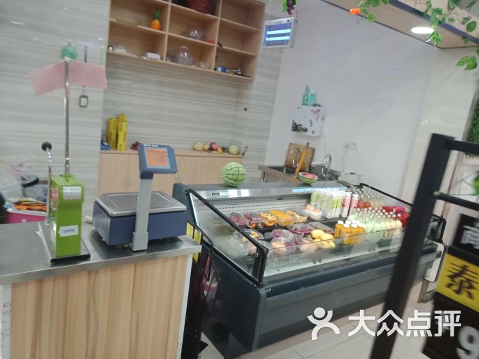 苏宁天御广场新开了一家综合超市,鲜惠良品.