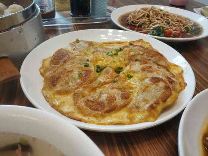 东方红运漕早点「锅贴饺子」味道还可以,12块小份,有1.