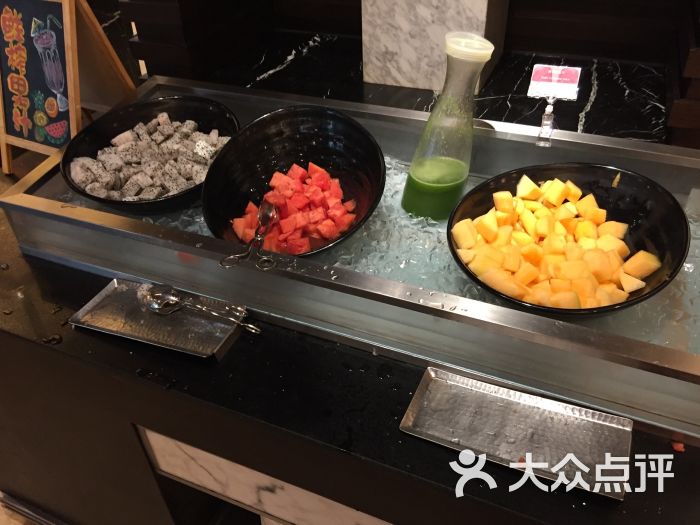 夏阳湖皇冠假日酒店自助餐厅水果台图片 第11张