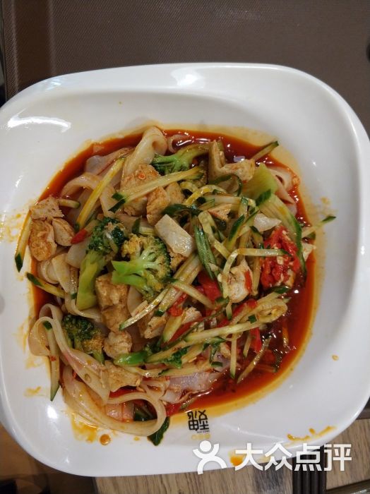 魏家凉皮:魏家凉皮在西安的分店不要太多噢.西