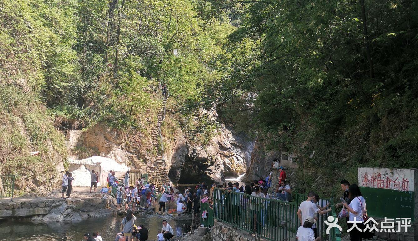 高冠瀑布风景区 位置:秦岭北麓圭峰山高冠峪口