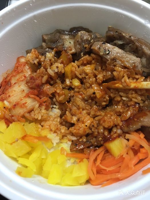 黑椒鸡腿肉拌饭