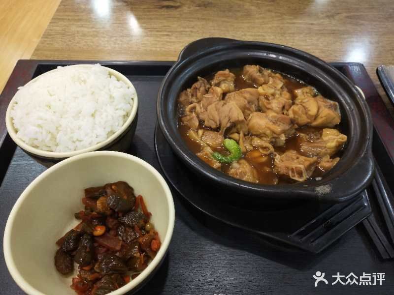 杨铭宇黄焖鸡米饭&二妮菜煎饼(华冠天地城关店)黄焖时蔬饭图片 - 第1