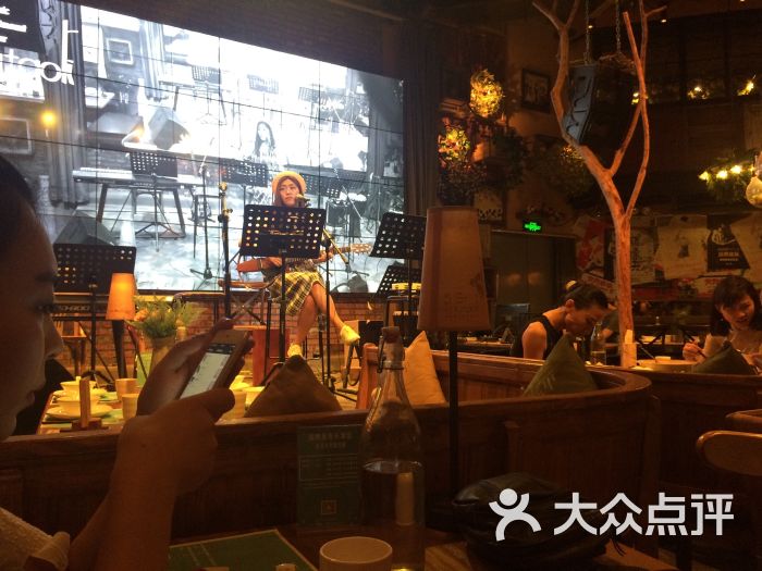 胡桃里音乐酒馆(农科路店)