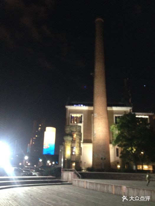 施虽不及当下不断发展的网红书店来得创新.-宁