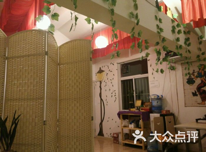 广东饭馆:香菇滑鸡饭一般,秘制牛腩饭不错.大理