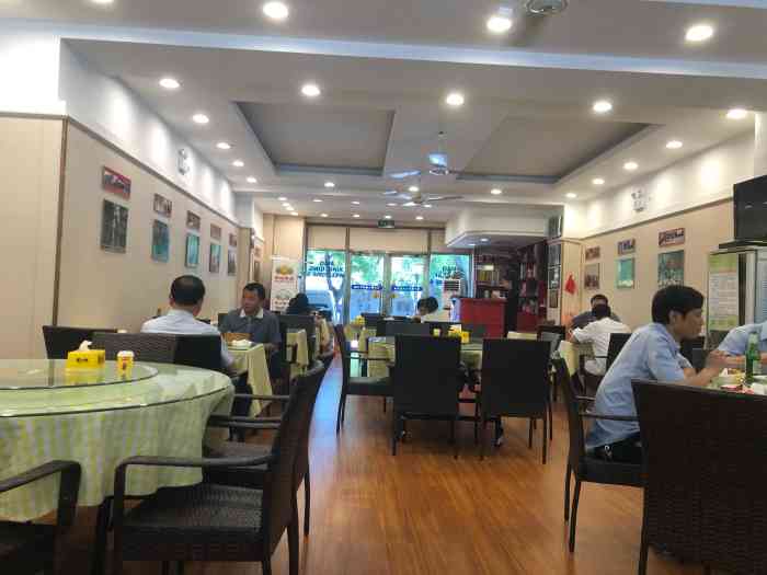 毛小青美食城