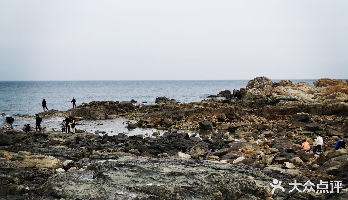 连三岛,岛屿名.位于青岛经济技术开发区西南约7
