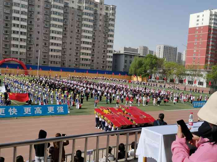 太原市第三实验中学校"去了一趟学校,很有氛围的学校.好几个朋友.