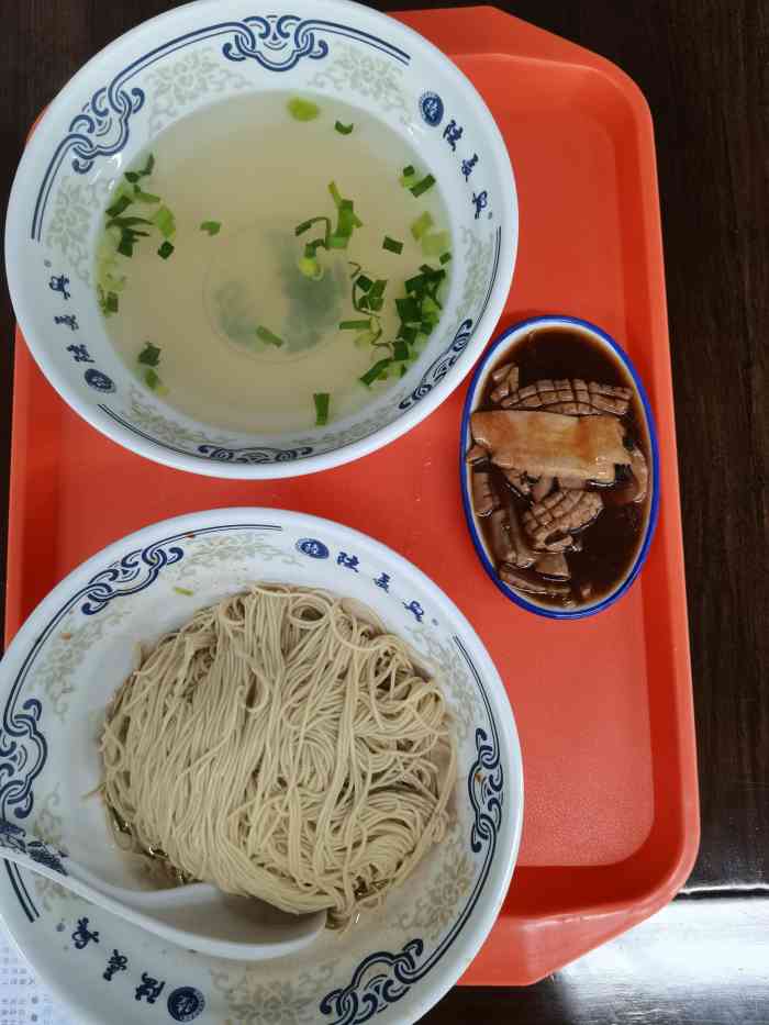 陆长兴面馆-"晚饭没地方吃,团了陆长兴的焖肉面.店在新.
