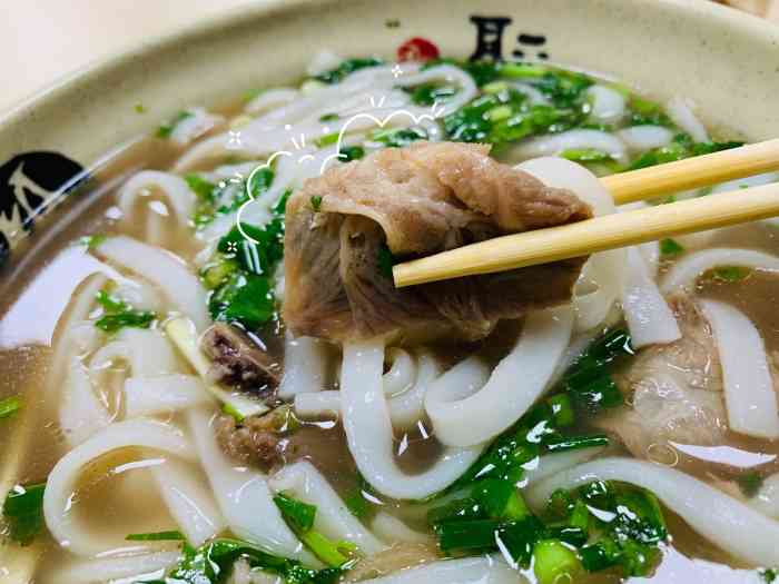 在网上搜到了这家「启来羊肉粉店,于是来尝一尝「羊肉河粉」有3个