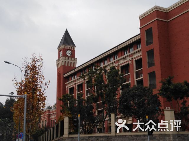 重庆八中宏帆初级中学(江南校区)