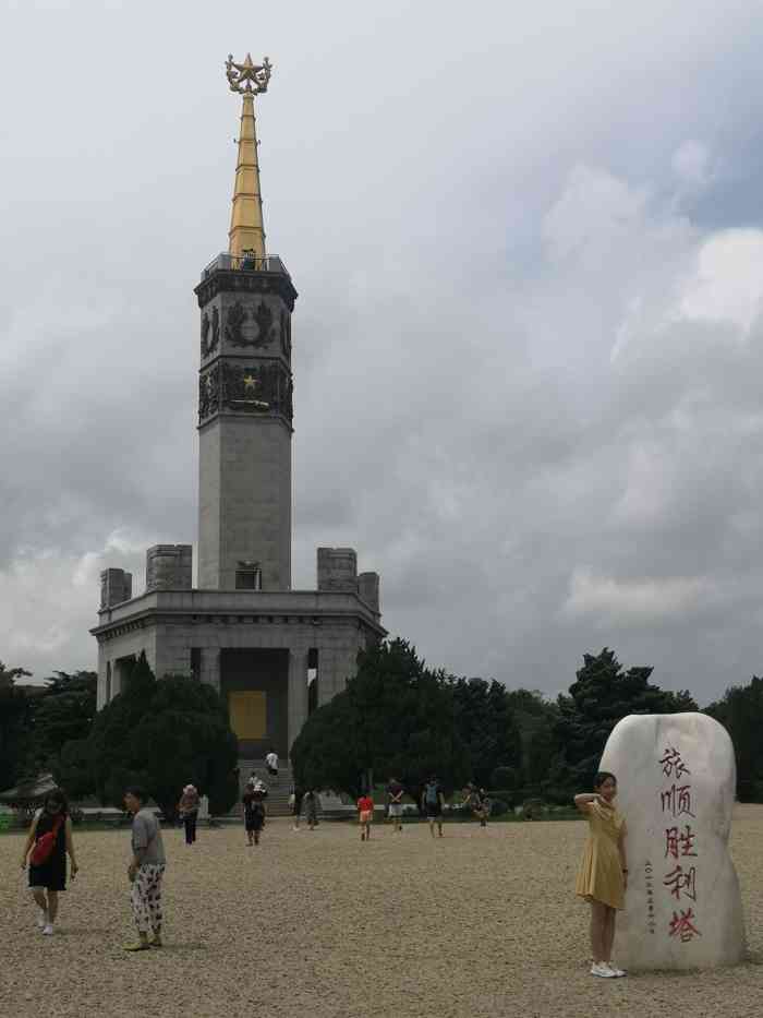 胜利塔-"非常好的地方,五一节去的,正是樱花怒放的.