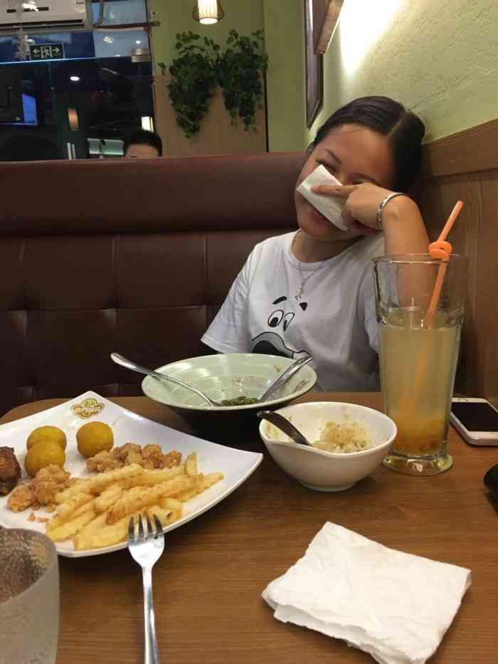 打分 和闺蜜来到这里吃饭!东西不好吃!环境可以!