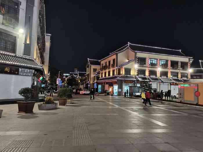 户部山-"户部山步行街位于徐州市中心南部,毗邻主干.