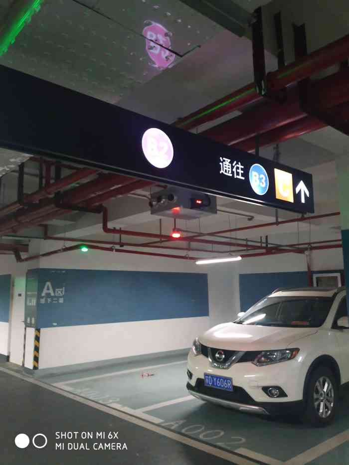 中海环宇荟地下停车库-"在1886消费,可以免停一天哦.