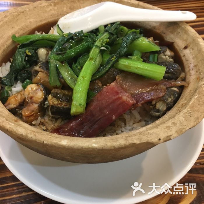 腊肠拼黄鳝煲仔饭