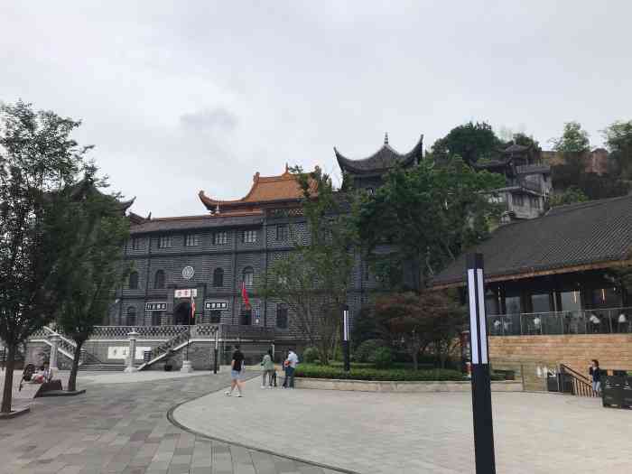 南岸慈云寺-"路线:6号线上新街2号出口,可以沿着对面.