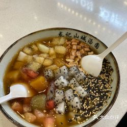 龙记山城汤圆(江汉路大汉口城店)的老红糖水果冰汤圆?