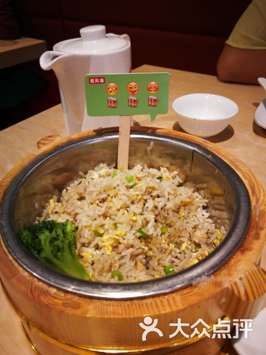 菜品丰富,口味也佳,确实是一个用餐的好地方,推荐菜品主要是招牌菜.