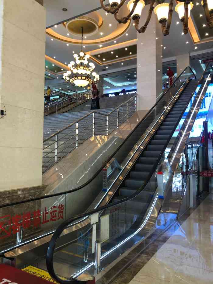 万隆汇洋灯具灯饰时代广场