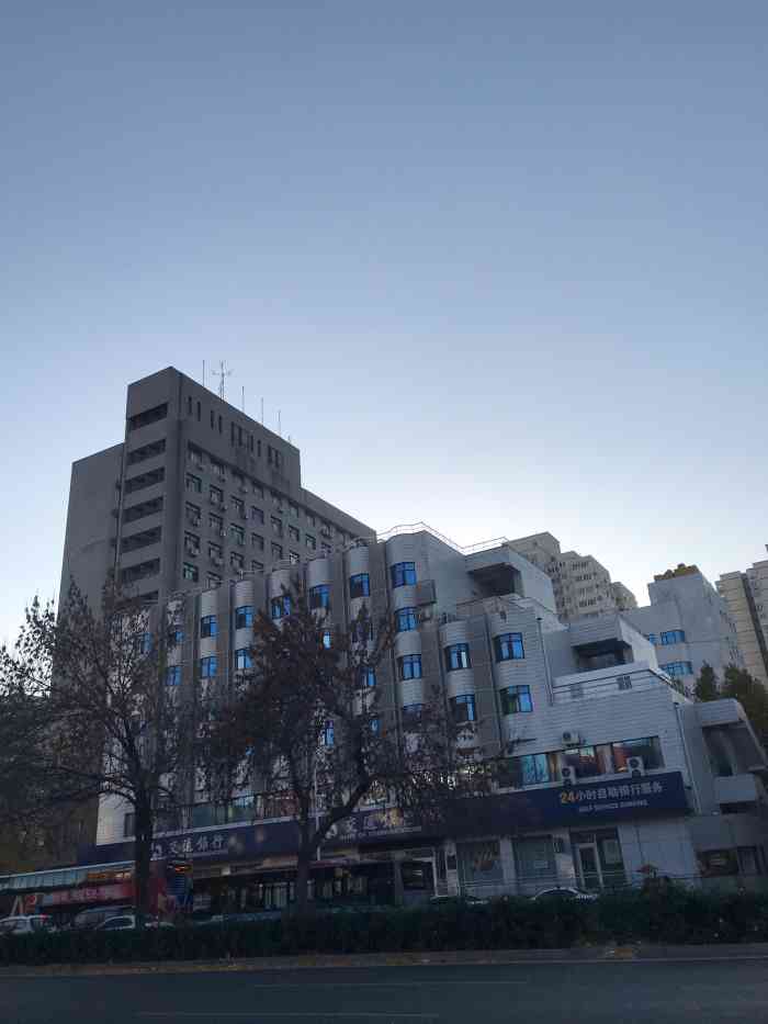 中软大厦在学院南路上 离中央财经大学不远