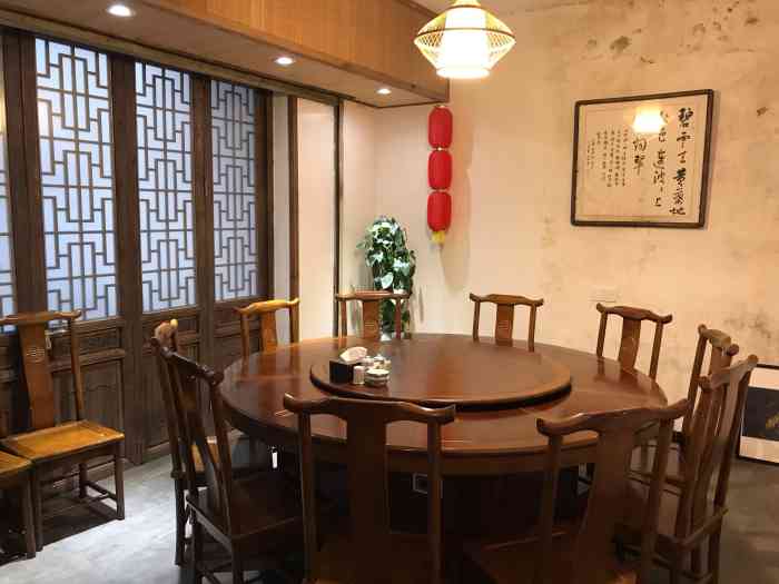 古厝人食府-"古色古香的地方特色餐馆,装修颇具艺术.