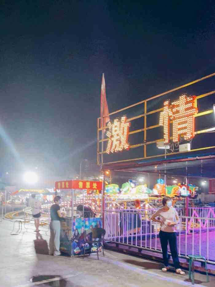 王庄夜市-"人很多,好吃的也挺多,价位也不贵,这家烤.