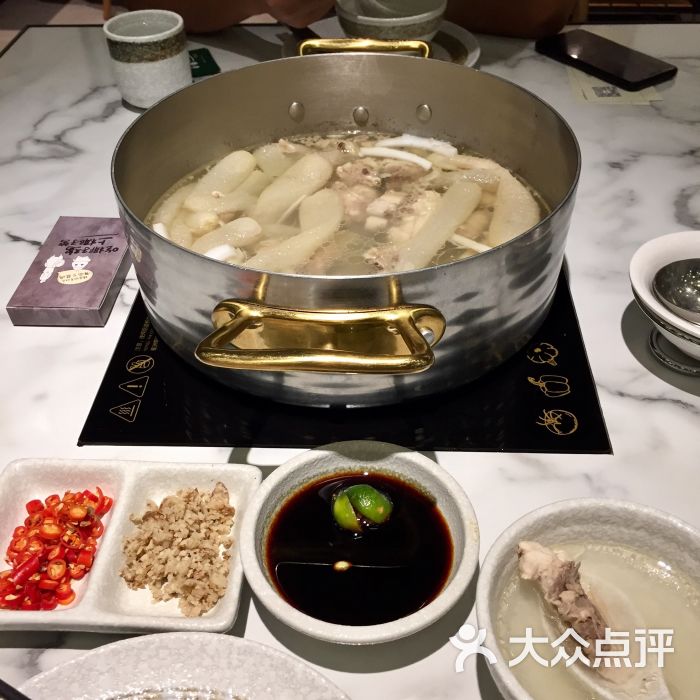 星洲椰场|椰子鸡火锅料理竹荪椰子鸡图片 - 第2张