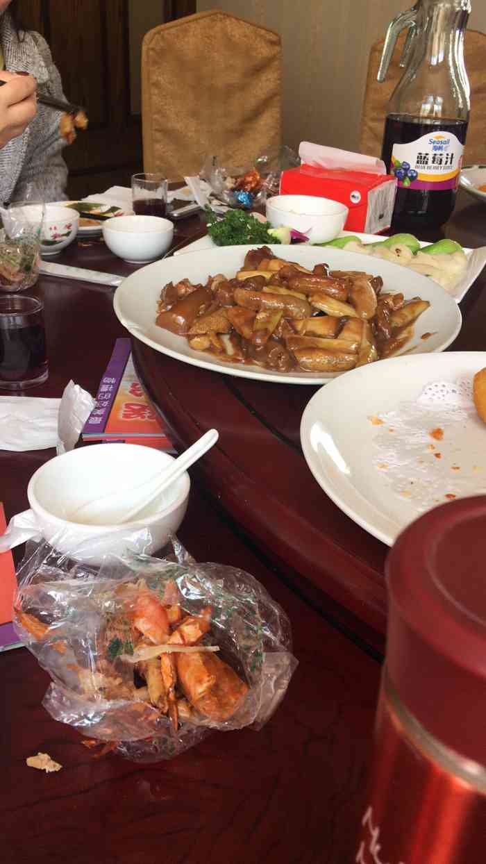 第一次来这里吃饭,来参加妹妹婚礼.青青食府,菜都不知道叫什么