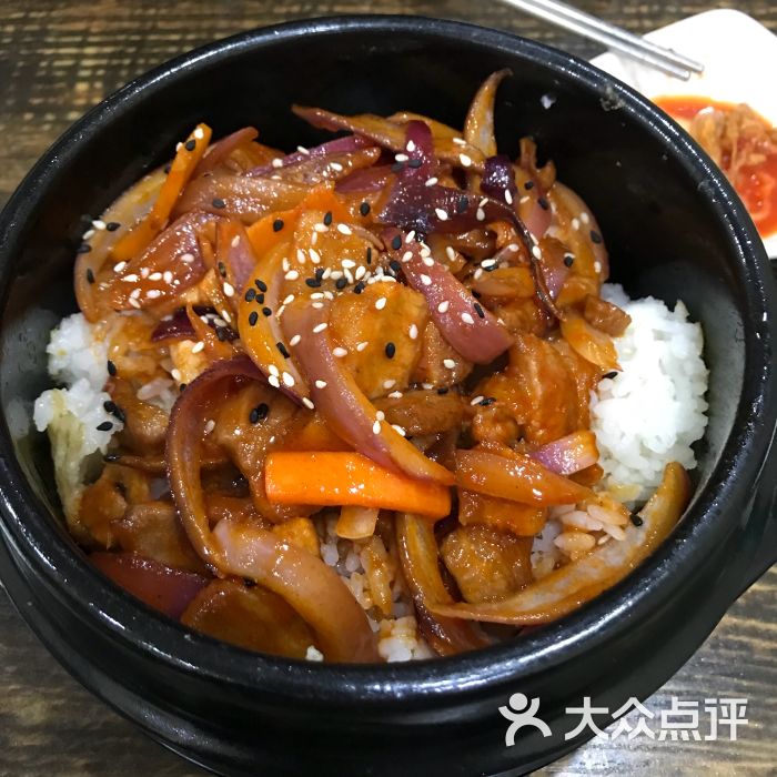 石锅五花肉拌饭