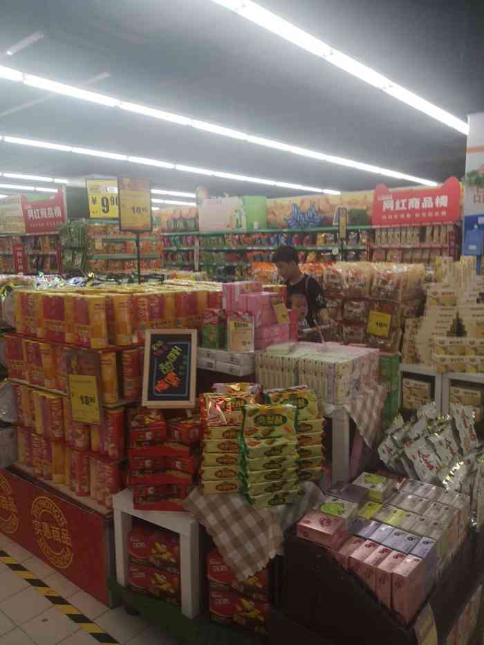 丹尼斯(文峰店"郑州丹尼斯百货于1995年正式筹建,是台.