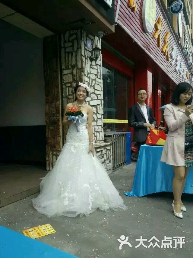 婚纱礼服馆_艺术婚纱馆