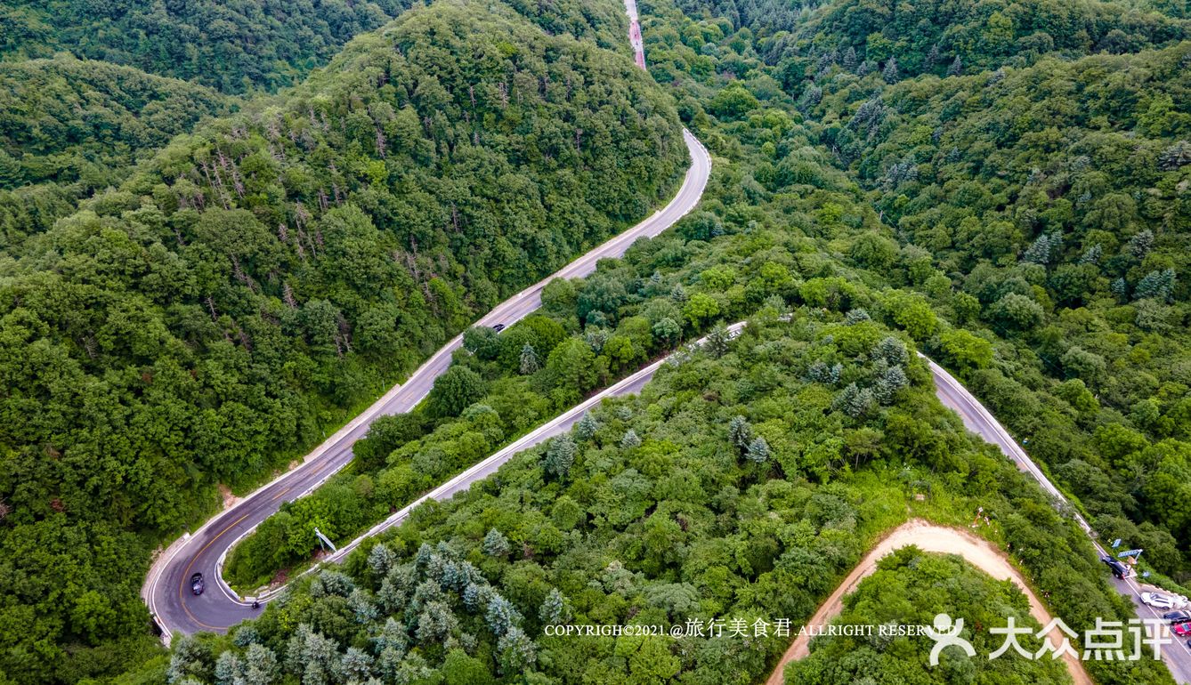 山路蜿蜒曲折,给自驾带来许多乐趣.当时就想多走几次秦岭