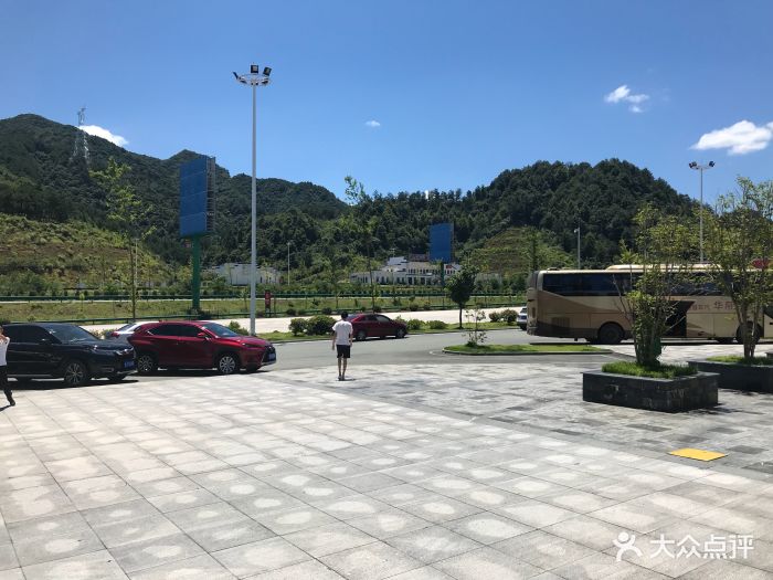 金沙服务区停车场图片 - 第12张