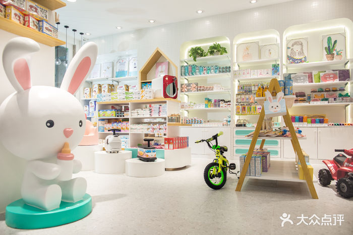 qtools高端进口母婴店内环境图片