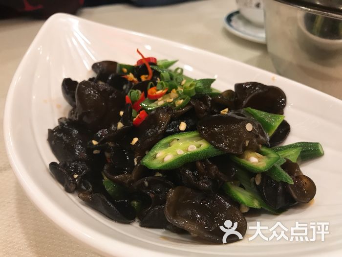 秋葵拌木耳