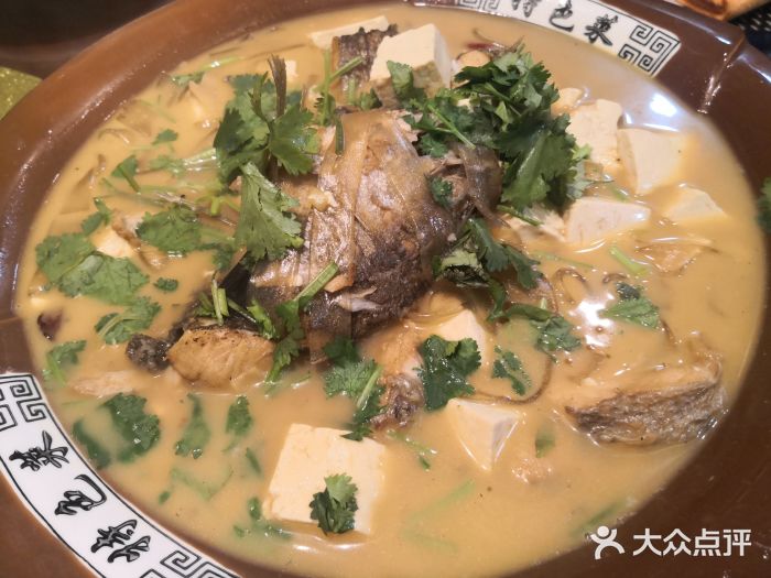 陶醉生活菜馆鱼头炖豆腐图片