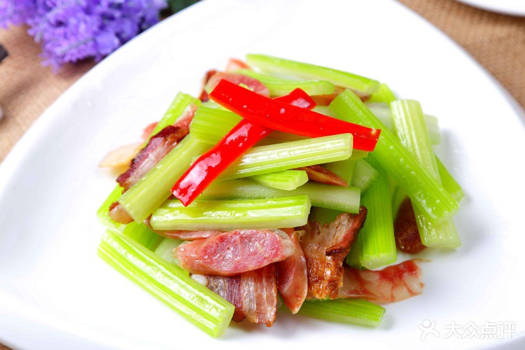 普陀山海鲜酒店(广粤店)西芹炒腊肉图片