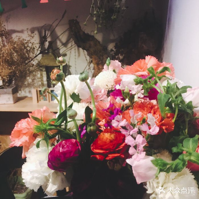 有朵云鲜花红酒餐吧图片 - 第29张